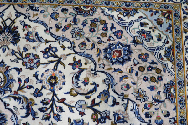 Fine Persian Kashan Carpet Excellent Drawing and Superb Colours 388 x 280 cm