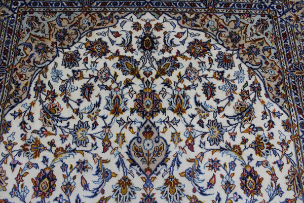 SIGNED PERSIAN KASHAN RUG, WITH FINE WEAVE AND KURK WOOL 220 X 140 CM