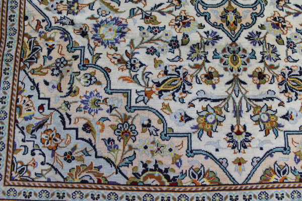 EXCEPTIONALLY FINE PERSIAN KASHAN RUG WITH FINE WEAVE AND KURK WOOL 211 x 146 CM