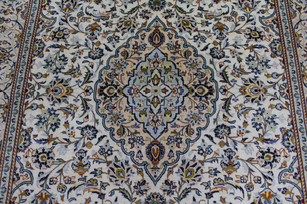 EXCEPTIONALLY FINE PERSIAN KASHAN RUG WITH FINE WEAVE AND KURK WOOL 211 x 146 CM