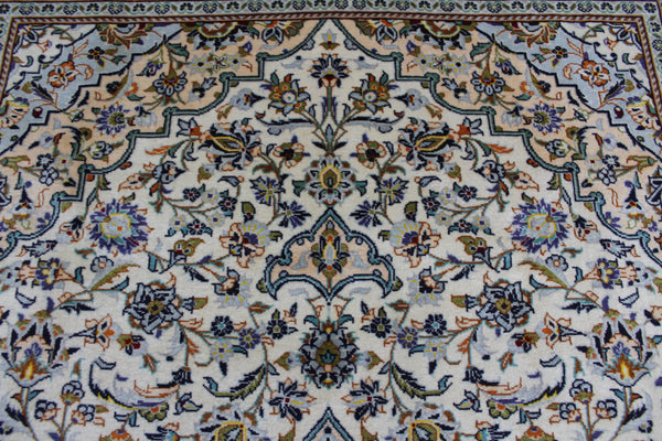 EXCEPTIONALLY FINE PERSIAN KASHAN RUG WITH FINE WEAVE AND KURK WOOL 211 x 146 CM