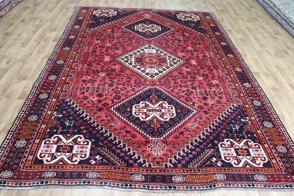 ANTIQUE PERSIAN SHIRAZ QASHQAI RUG OF TRIPLE MEDALLION DESIGN 288 X 210 CM