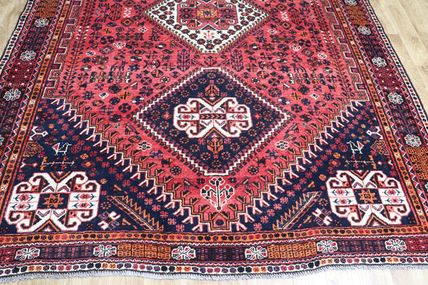 ANTIQUE PERSIAN SHIRAZ QASHQAI RUG OF TRIPLE MEDALLION DESIGN 288 X 210 CM