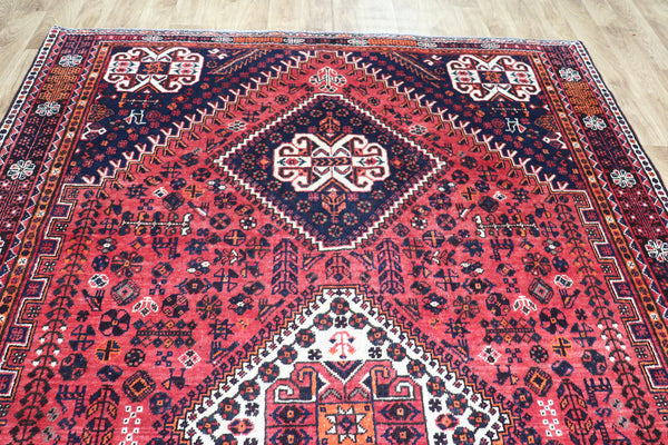 ANTIQUE PERSIAN SHIRAZ QASHQAI RUG OF TRIPLE MEDALLION DESIGN 288 X 210 CM