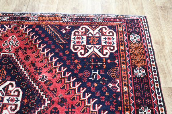 ANTIQUE PERSIAN SHIRAZ QASHQAI RUG OF TRIPLE MEDALLION DESIGN 288 X 210 CM