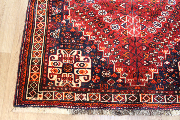 Fine Persian Shiraz Qashqai rug 235 x 140 cm