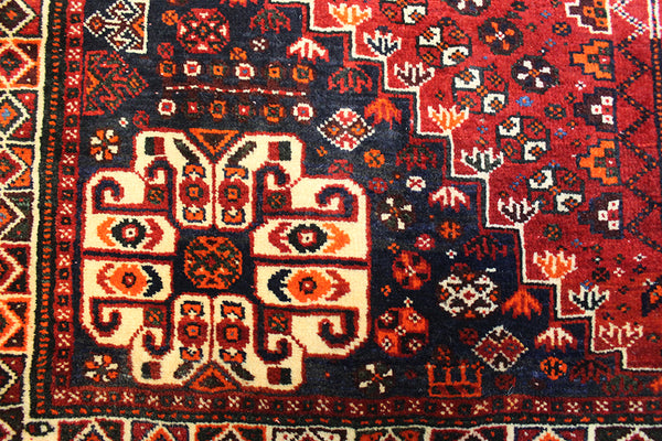 Fine Persian Shiraz Qashqai rug 235 x 140 cm