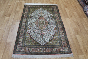 FINE HANDMADE PERSIAN QUM SILK RUG 150 X 100 CM