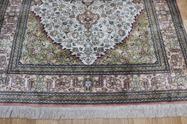 FINE HANDMADE PERSIAN QUM SILK RUG 150 X 100 CM