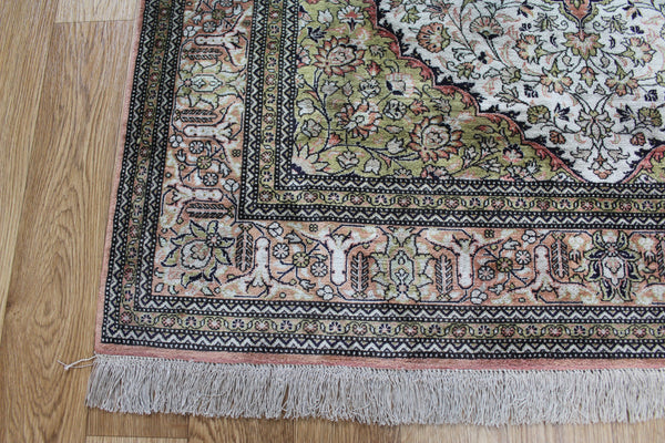 FINE HANDMADE PERSIAN QUM SILK RUG 150 X 100 CM