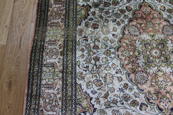 FINE HANDMADE PERSIAN QUM SILK RUG 150 X 100 CM