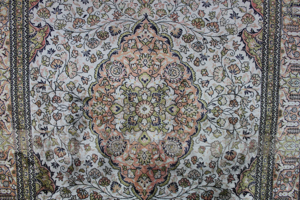 FINE HANDMADE PERSIAN QUM SILK RUG 150 X 100 CM