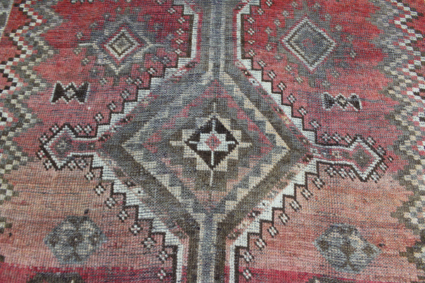 ANTIQUE PERSIAN SHIRAZ QASHQAI RUG OF TRIPLE MEDALLION DESIGN 235 X 140 CM