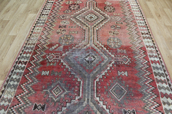 ANTIQUE PERSIAN SHIRAZ QASHQAI RUG OF TRIPLE MEDALLION DESIGN 235 X 140 CM