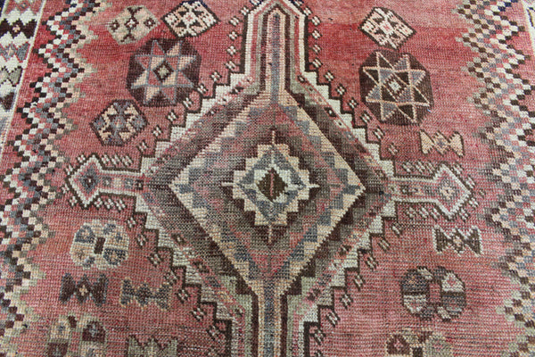 ANTIQUE PERSIAN SHIRAZ QASHQAI RUG OF TRIPLE MEDALLION DESIGN 235 X 140 CM