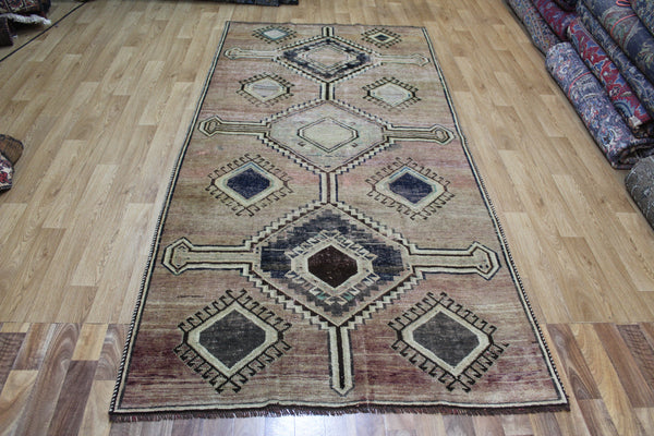 ANTIQUE PERSIAN SHIRAZ QASHQAI RUG OF TRIPLE MEDALLION DESIGN 270  X 133 CM