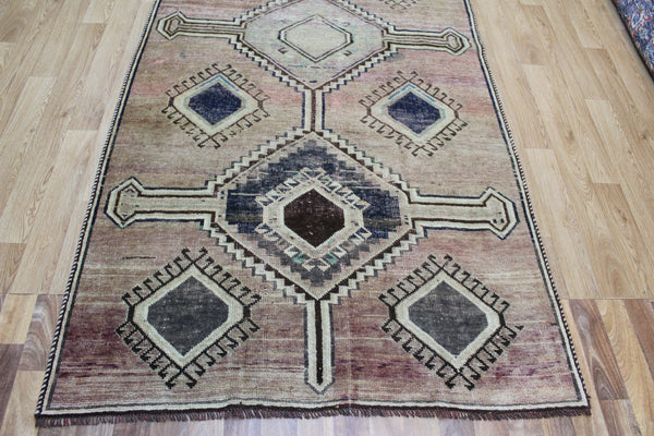 ANTIQUE PERSIAN SHIRAZ QASHQAI RUG OF TRIPLE MEDALLION DESIGN 270  X 133 CM