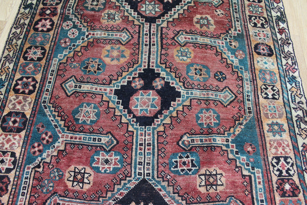 ANTIQUE PERSIAN SHIRAZ QASHQAI RUG OF TRIPLE MEDALLION DESIGN 237 X 141 CM