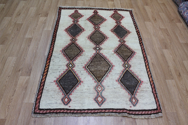 FINE PERSIAN SHIRAZ QASHQAI RUG OF TRIPLE MEDALLION DESIGN 167 X 115 CM