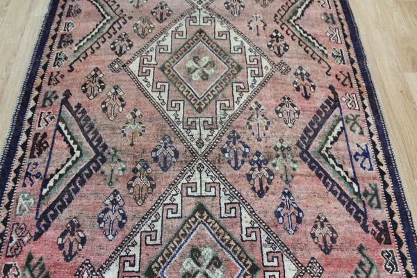 ANTIQUE PERSIAN SHIRAZ QASHQAI RUG OF TRIPLE MEDALLION DESIGN 215 X 130 CM