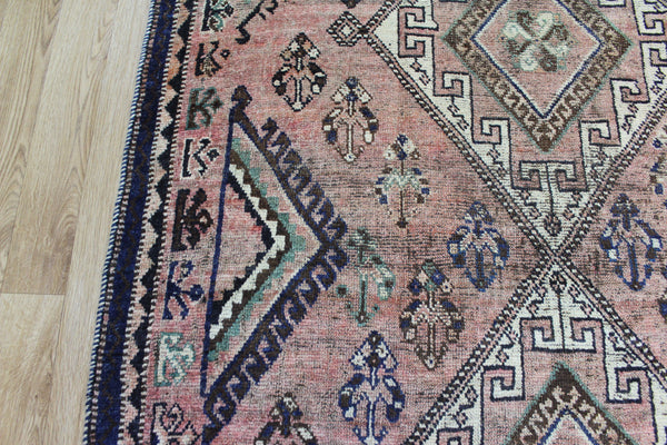 ANTIQUE PERSIAN SHIRAZ QASHQAI RUG OF TRIPLE MEDALLION DESIGN 215 X 130 CM