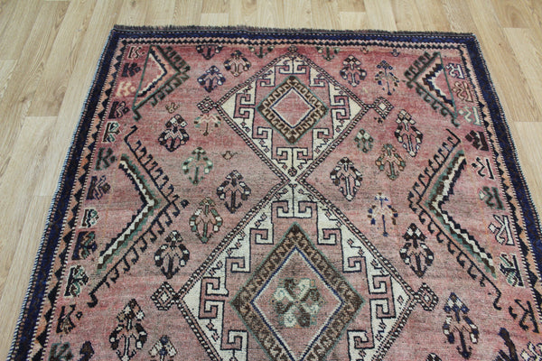 ANTIQUE PERSIAN SHIRAZ QASHQAI RUG OF TRIPLE MEDALLION DESIGN 215 X 130 CM