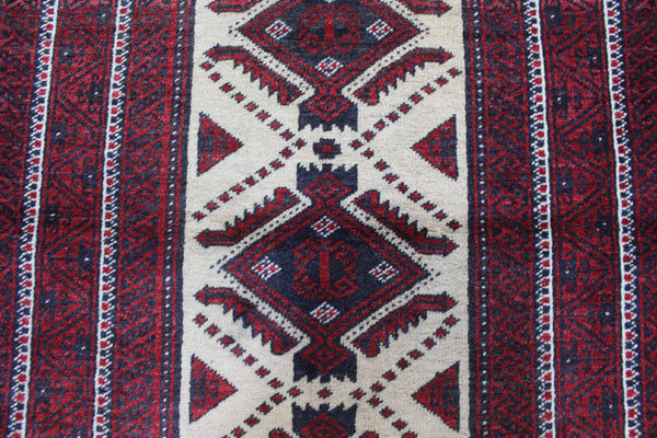 VINTAGE PERSIAN BALUCH RUG WITH BIRDS DESIGN 151 X 76 CM