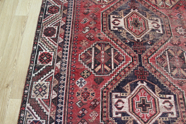 ANTIQUE PERSIAN SHIRAZ QASHQAI RUG OF TRIPLE MEDALLION DESIGN 240 X 135 CM