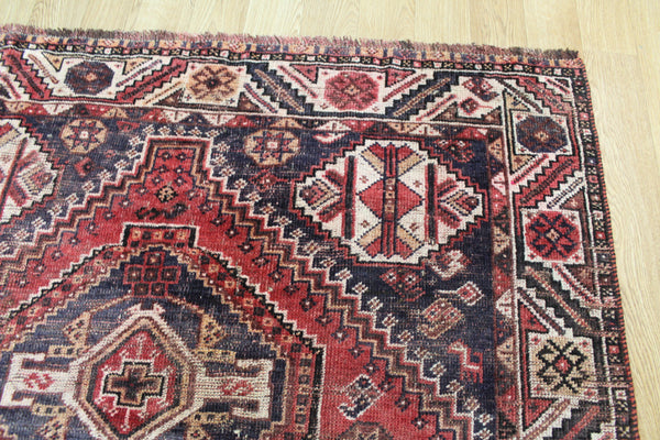 ANTIQUE PERSIAN SHIRAZ QASHQAI RUG OF TRIPLE MEDALLION DESIGN 240 X 135 CM