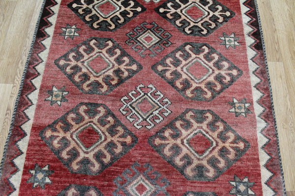 ANTIQUE PERSIAN SHIRAZ QASHQAI RUG OF MEDALLION DESIGN 218 X 110 CM