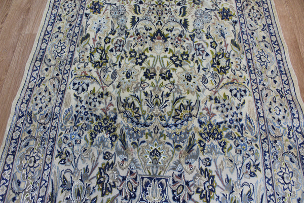 FINE HANDMADE PERSIAN NAIN RUG WOOL AND SILK WITH VASE DESIGN 192 X 117 CM