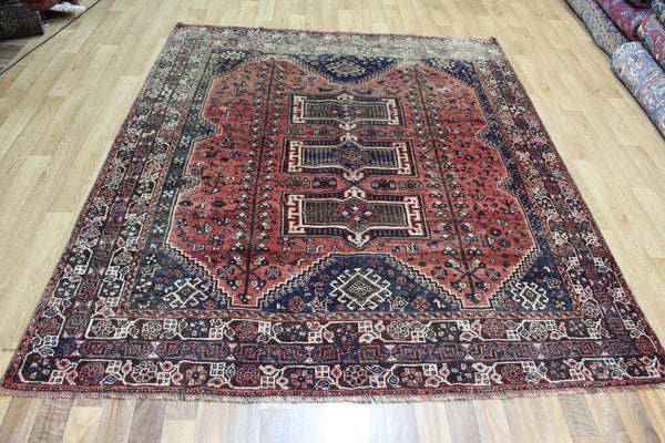 ANTIQUE PERSIAN SHIRAZ QASHQAI RUG WITH TRIPLE MEDALLION DESIGN 230 X 194 CM