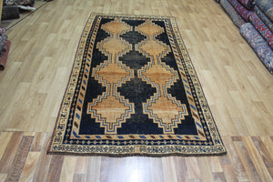 ANTIQUE PERSIAN SHIRAZ QASHQAI RUG OF TRIPLE MEDALLION DESIGN 250 X 128 CM