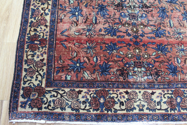 ANTIQUE PERSIAN SAROUKH RUG OF SINGLE MEDALLION, CIRCA 1920.