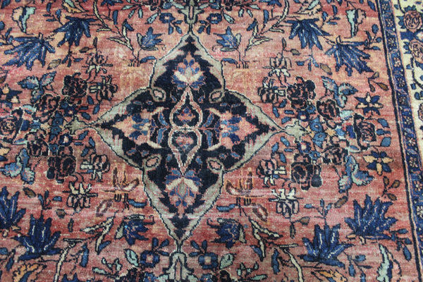 ANTIQUE PERSIAN SAROUKH RUG OF SINGLE MEDALLION, CIRCA 1920.