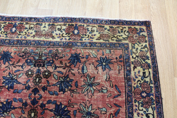 ANTIQUE PERSIAN SAROUKH RUG OF SINGLE MEDALLION, CIRCA 1920.