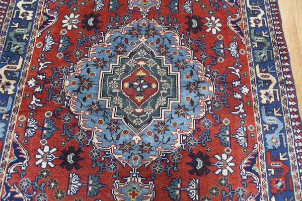 ANTIQUE PERSIAN YALAMEH WOOL RUG 148 X 106 CM