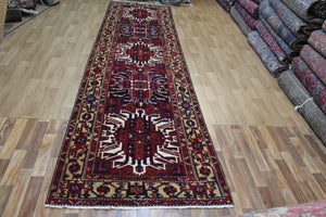 ANTIQUE PERSIAN HERIZ RUNNER OF TRADITIONAL MEDALLION DESIGN 410 X 110 CM