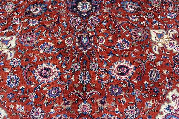 A good example of a Persian Sarouk rug 375 x 294 cm