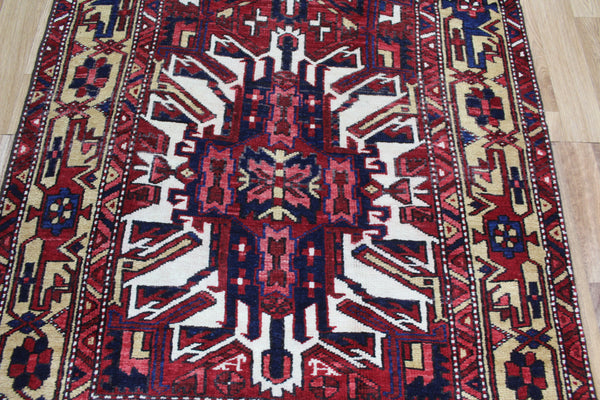 ANTIQUE PERSIAN HERIZ RUNNER OF TRADITIONAL MEDALLION DESIGN 412 X 110 CM