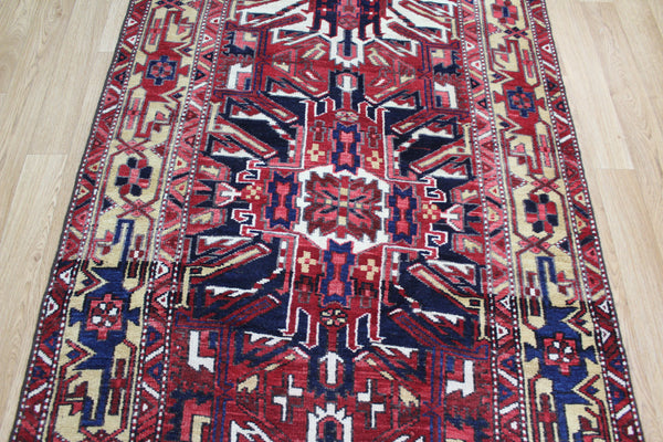 ANTIQUE PERSIAN HERIZ RUNNER OF TRADITIONAL MEDALLION DESIGN 412 X 110 CM