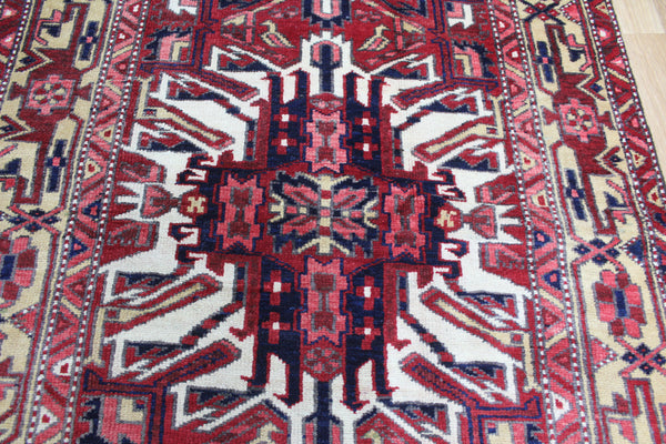 ANTIQUE PERSIAN HERIZ RUNNER OF TRADITIONAL MEDALLION DESIGN 412 X 110 CM