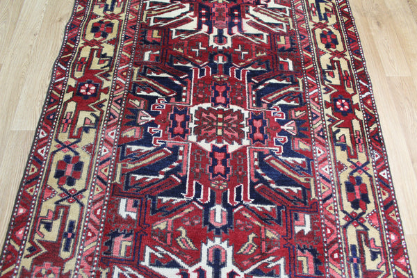 ANTIQUE PERSIAN HERIZ RUNNER OF TRADITIONAL MEDALLION DESIGN 412 X 110 CM