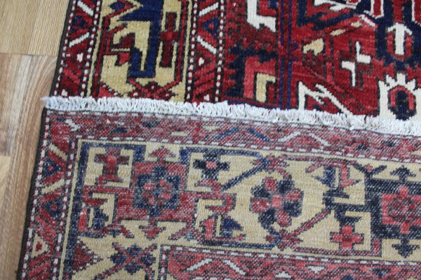 ANTIQUE PERSIAN HERIZ RUNNER OF TRADITIONAL MEDALLION DESIGN 412 X 110 CM