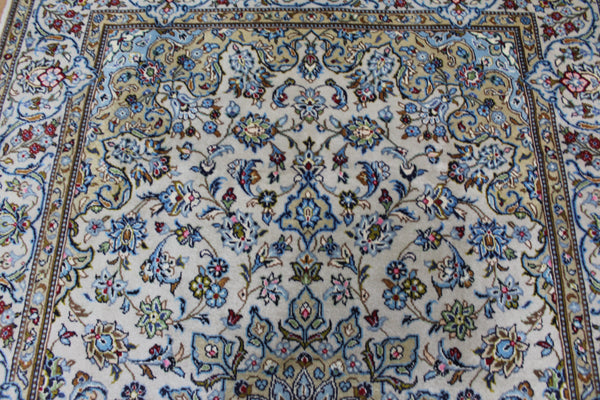 SIGNED PERSIAN KASHAN RUG WITH FINE KORK WOOL 219 X 140 CM