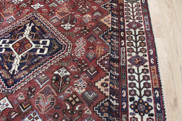 ANTIQUE QASHQAI RUG, TRADITIONAL TRIBAL DESIGN, CIRCA 1940