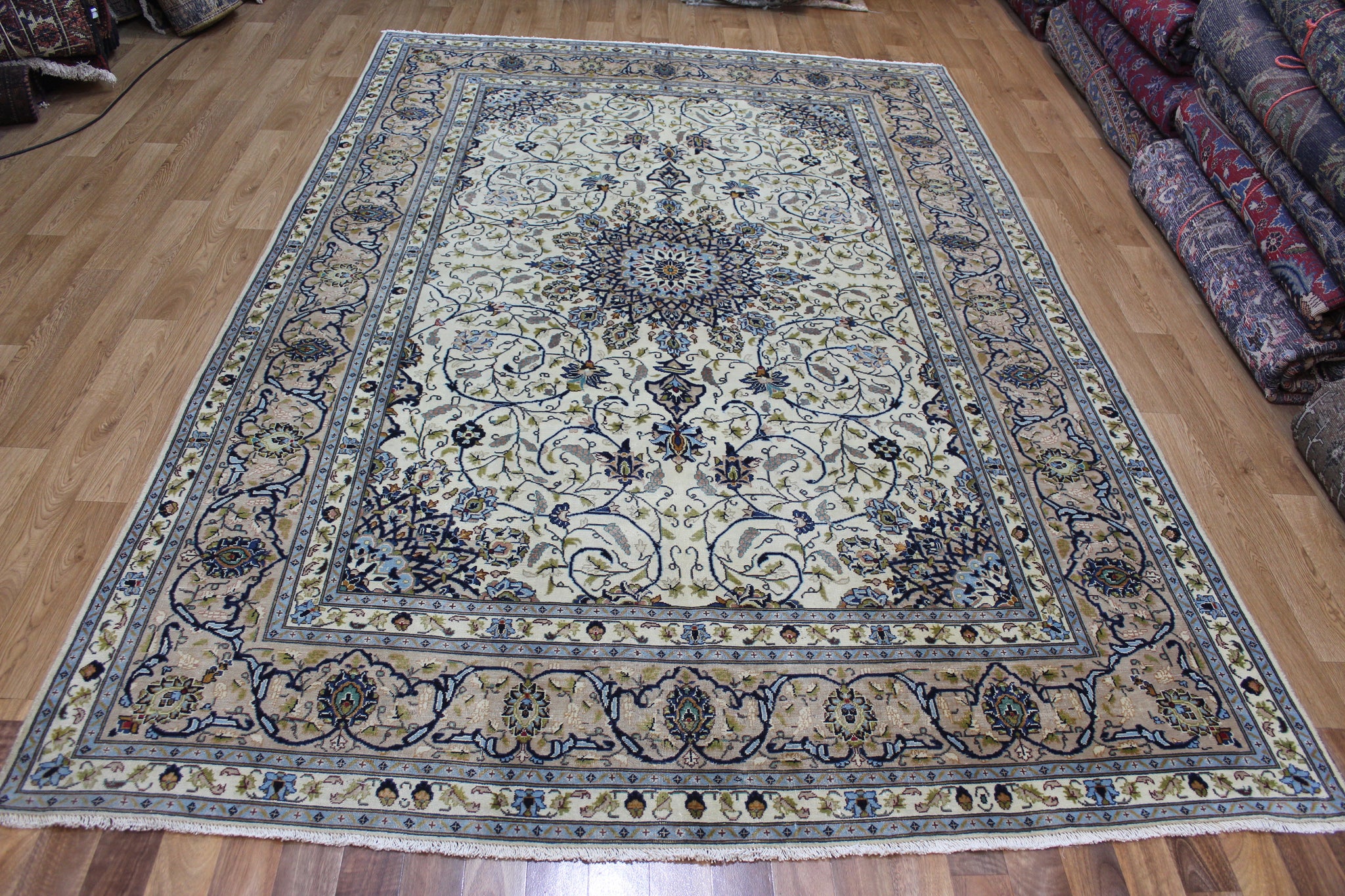 Fine Persian Kashan Carpet Excellent Drawing and Superb Colours 310 X 200 cm