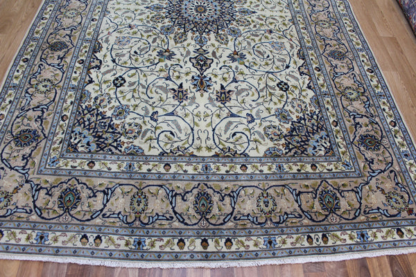 Fine Persian Kashan Carpet Excellent Drawing and Superb Colours 310 X 200 cm