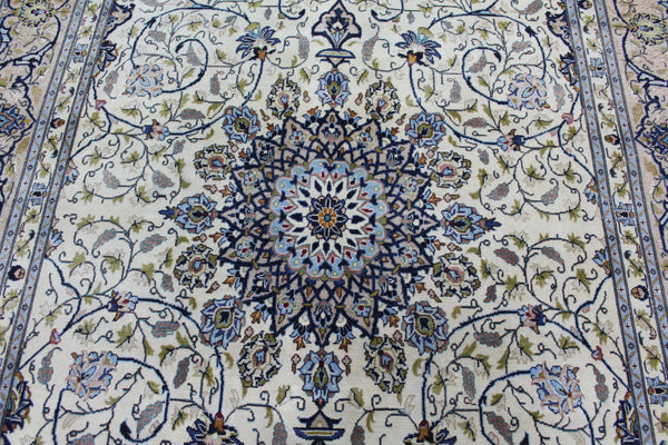 Fine Persian Kashan Carpet Excellent Drawing and Superb Colours 310 X 200 cm