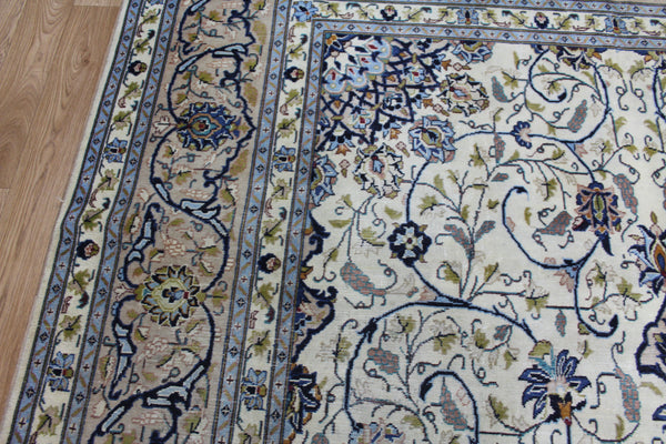 Fine Persian Kashan Carpet Excellent Drawing and Superb Colours 310 X 200 cm